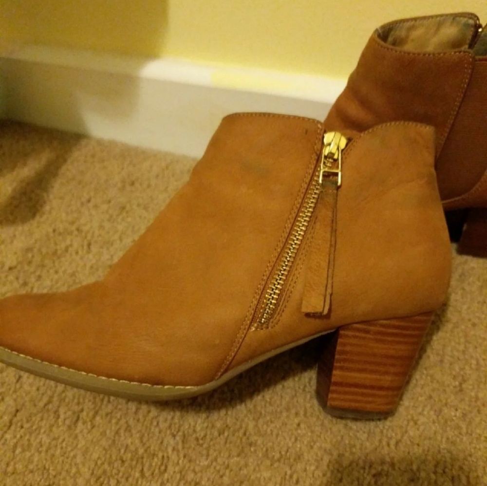 Vionic tan booties